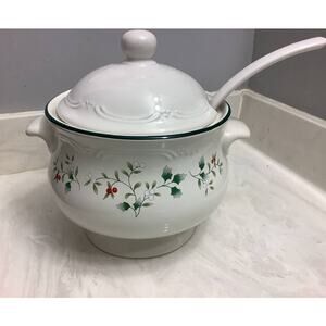 Pfaltzgraff Winterberry Soup Tureen